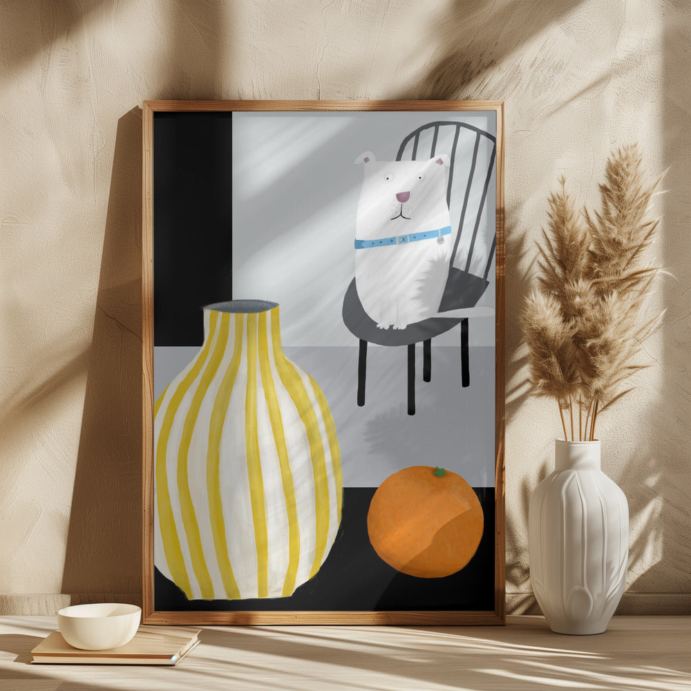 Divertido perro blanco con jarrón de rayas amarillas y blancas  ·  cuadro de decoración